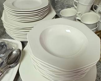 Pfaltzgraff Village White Dinnerware Set