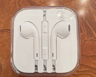 Apple EarPods with 3.5mm Headphone Plug