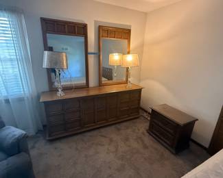 Bedroom Set: Dresser, 2 Night Stands, Queen Bed 
