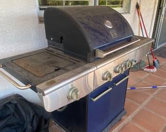 Outdoor barbecue with cover