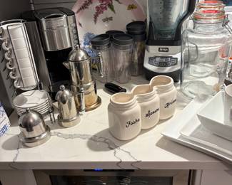 Small kitchen appliances and kitchen items