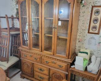 Oak China Cabinet Hutch