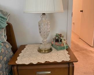 Vintage Hollywood Regency Cut Glass Urn Table Lamp