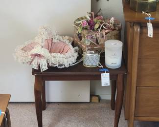 MidCentury Queen Anne Style Side Table