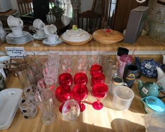 Assorted Glassware Collection