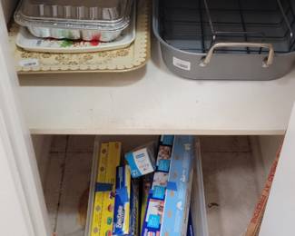 Kitchen Storage and Roasting Assortment