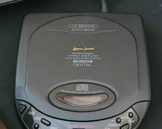 Lenoxx Sound Portable Compact Disc Player