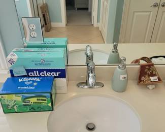 Kleenex Trusted Care Facial Tissues Statue of Liberty Edition