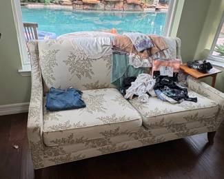 Traditional Floral Upholstered Loveseat