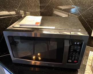 Toshiba . Cu. Ft. Watt Countertop Microwave Oven