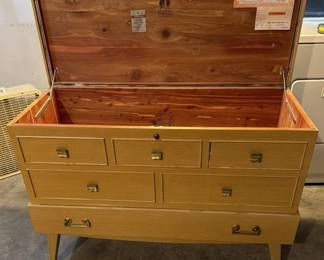 Lane solid wood cedar chest.