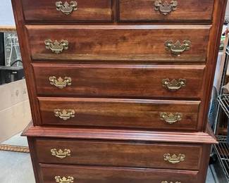 Traditional 7Drawer Chest of Drawers