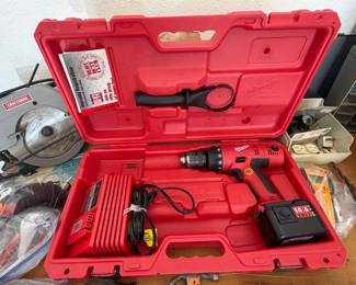 Milwaukee Battery-operated drill