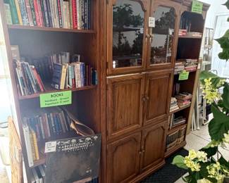 THOMASVILLE 3 pc Entertainment wall unit, books