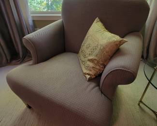 Nice chair. Has matching ottoman