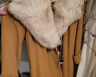 Cashmere with fur collar