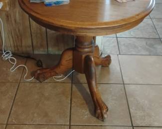 Round Oak Pedestal Dining Table with Claw Feet