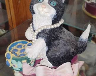 Enesco SophistiCat Figurine