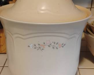 Pfaltzgraff Tea Rose pattern canister