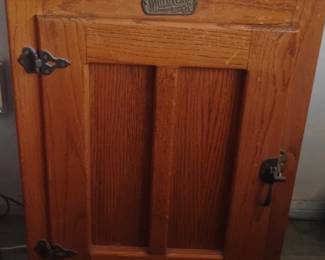White Clad Oak Ice Box End Table