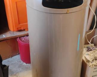 United Metal Receptacle Co. PUSH Top Trash Can