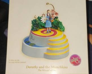 Hallmark Keepsake Dorothy and the Munchkins Magic Ornament