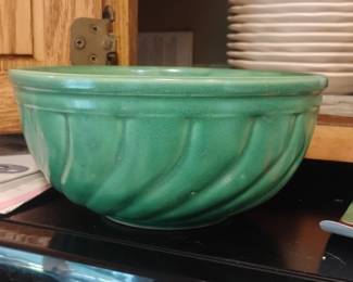 Hull Pottery Green Swirl Mixing Bowl