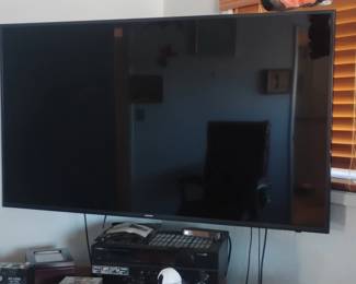 Samsung Smart LED TV with Wall Mount