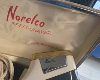 Vintage Norelco Speedshaver SC with Floating Heads third image