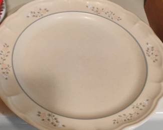 Pfaltzgraff Remembrance dinner plate