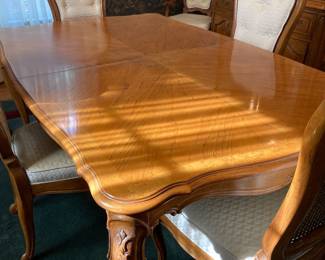 Thomasville dining table 41” x 67” not extended