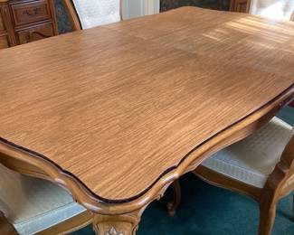 Dining table with table pads