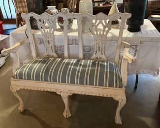 Chippendale bench in excellent condition!