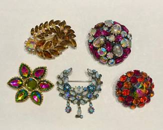 Big beautiful brooches, some signed
