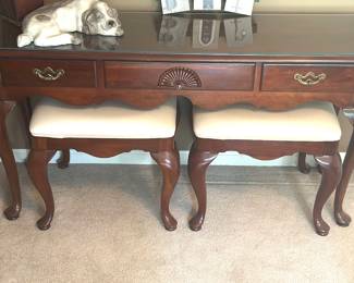vintage Thomasville console table with matching stools