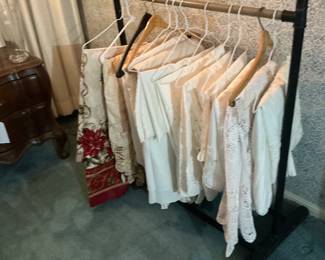That’s a nice selection of dining room tablecloths 
