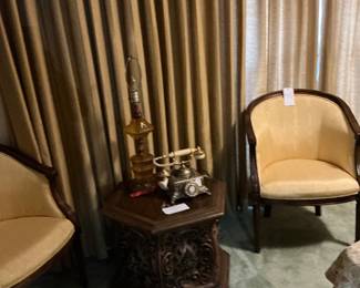 I set of barrel chairs