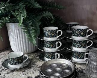 decorative kitchenware, escargot pans