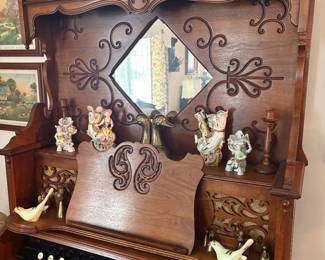 Great looking antique pump organ 