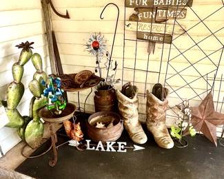 HOWDY!!!! Come get your outdoor yard decor partner!