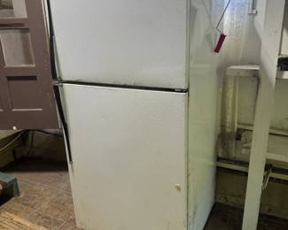 Free white fridge and freezer in garage! Works great but needs cleaning
