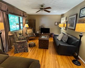 David's sister, an interior designer, has decorated and styled the home over the years and has curated some very cool pieces along the way! Too cute and too clean to turn down! Neat, unique finds