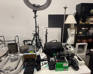 Camera lights & tripods