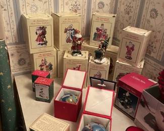 Christmas figurines and ornaments