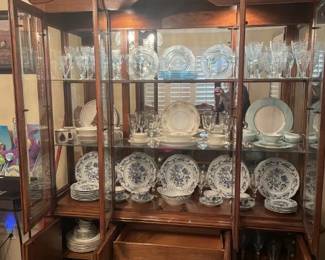 Beautiful 7' Lighted buffet from Haverty's. Original Bill of Sale in drawer.