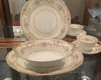 Noritake China - "Melrose" - 26 pieces. Dinner plates/Cups/Saucers/1 Platter/ 1 Vegetable. Sold as service for 8 or as 2 service for 4.
