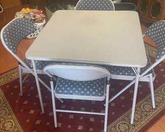 Card table w/ 4 chairs. Looks New and not used.