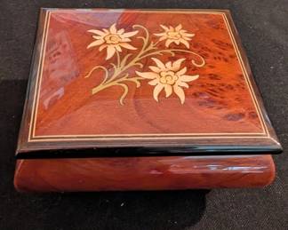 Music Box plays 'Edelweiss'