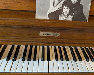 Kimball Spinet Piano keyboard