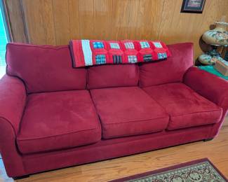 Very nice Sofa. Good Condition.